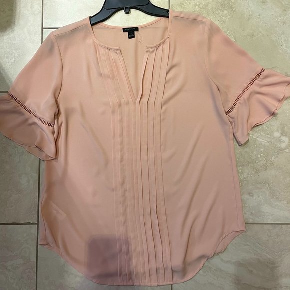 Beautiful Ann Taylor Pale Pink Blouse with Flutter Sleeves - Picture 3 of 3